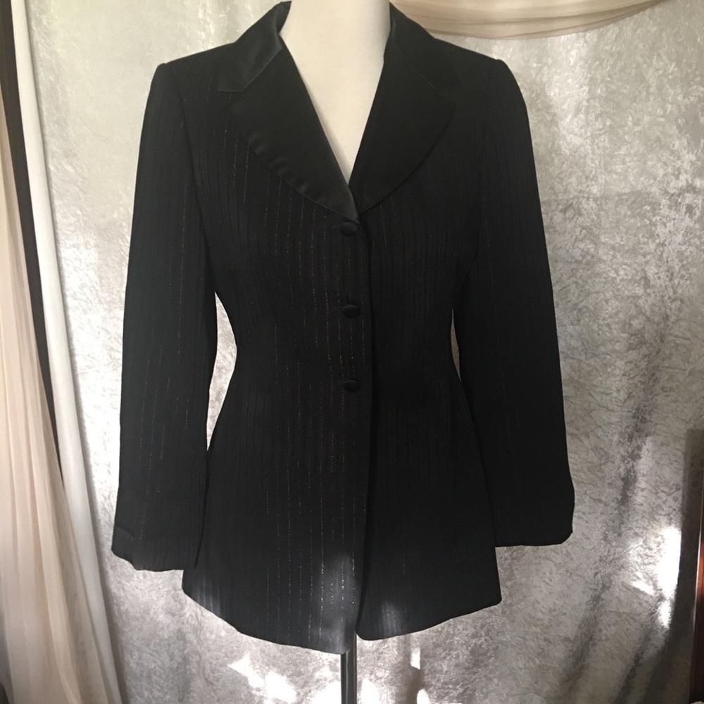 M.T Morgan Taylor Studio Tuxedo  Black silver striped blazer satin collar Size